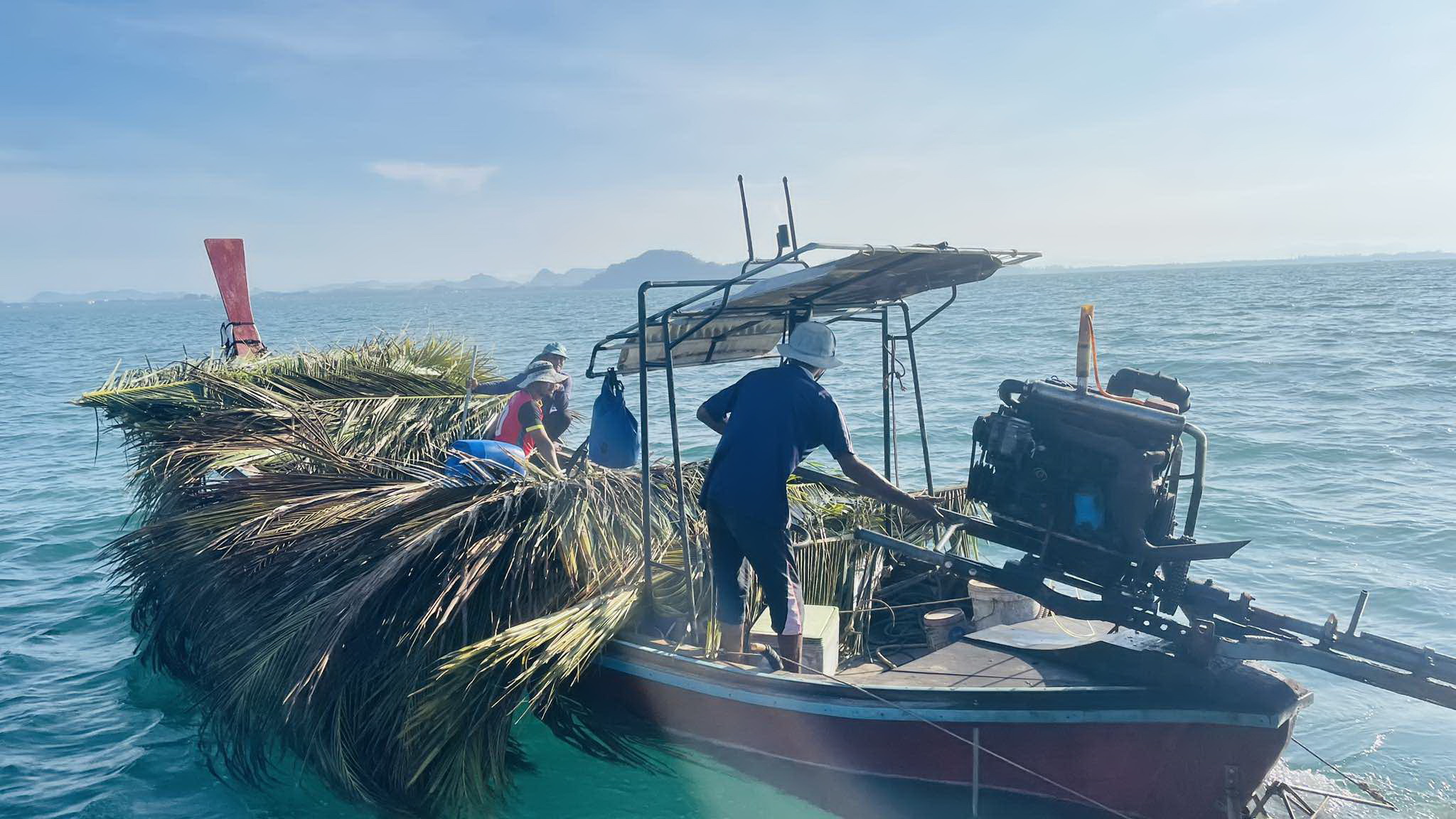 การทำกิจกรรมสร้างบ้านปลาวางซั้งกอในเขตเพื่อเป็นแหล่งอาศัยของสัตว์น้ำวัยอ่อนในเขตอนุรักษ์ และเพิ่มจำนวนปลาบริเวณโป๊ะอินโด