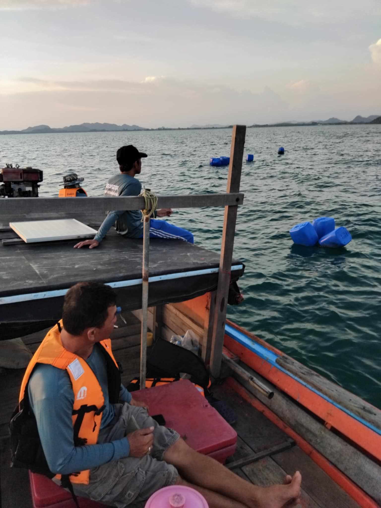 กิจกรรมออกลาดตระเวนเฝ้าระวังเขตอนุรักษ์บ้านตะโละใส เพื่อให้คณะทำงานประมงอาสาได้มีการออกลาดตระเวนเฝ้าระวังพื้นที่อนุรักษ์ตะโละใส