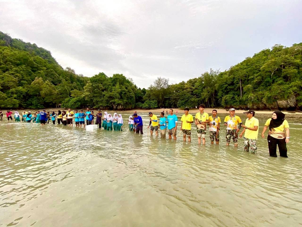 การทำกิจกรรมสร้างบ้านปลาวางซั้งกอในเขตเพื่อเป็นแหล่งอาศัยของสัตว์น้ำวัยอ่อนในเขตอนุรักษ์ และเพิ่มจำนวนปลาบริเวณโป๊ะอินโด