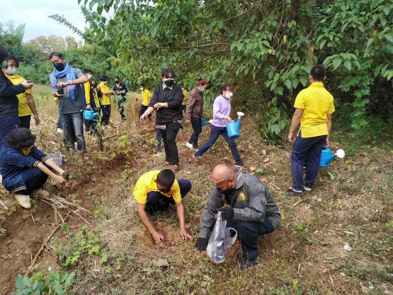 8 มิถุนายน 2565 กิจกรรมปลูกป่าและสร้างแนวรั้วรอบป่าบ้านสะมะแก ต.นาสวน อ.ศรีสวัสดิ์ จ.กาญจนบุรี เป็นกิจกรรมสร้างพื้นที่สีเขียว ป้องกันการบุกรุกแนวป่าจากการปลูกพืชข้าวโพด โดยเครือข่ายป่าไม้ภาคพลเมือง
งบประมาณจากกองทุน Sida สวีเดน ดูแลจัดการโดยมูลนิธิประชาคมราชบุรี